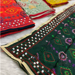 شال هندی دستدوزی شده