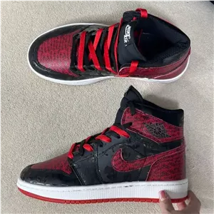 کفش کتانی مردانه مدل جردن 1ساق قرمز مشکی طرح دار Jordan 1