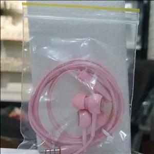 هندزفری اورجینال مناسب گوشی های سامسونگ شیائومی دارای جک سوزنی باکفیت عالی و دکمه قطع و وصل رنگ صورتی بسیار زیبا