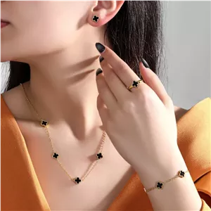 سرویس کامل زنانه طرح ونکلیفVancleef در سه رنگ متنوع آبکاری نقره ضد حساسیت رنگ ثابت کد zmp