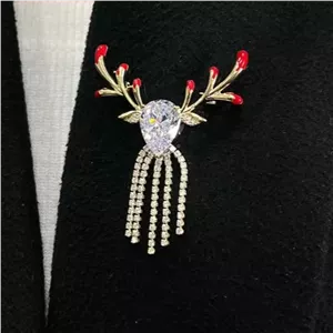 سنجاق سینه زنانه طرح شاخ گوزنی جواهری با رشته نگین دار رنگ طلایی آبکاری نقره ضد حساسیت رنگ ثابت کد ztk