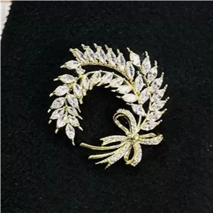 سنجاق سینه زنانه طرح دسته گندم نگین کاری شده رنگ طلایی و نقره ای آبکاری نقره ضد حساسیت رنگ ثابت کد ztk