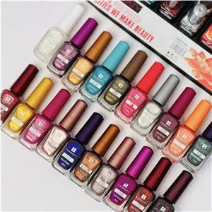 لاک ناخن شاین هدی بیوتی (Huda Beauty) با فرمولاسیون براق و پوشش‌دهی عالی