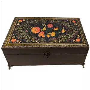 جعبه چوبی پذیرایی گل و مرغ مدل پایه دار 2030