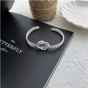 دستبند زنانه بنگل مدل گره ای B5236