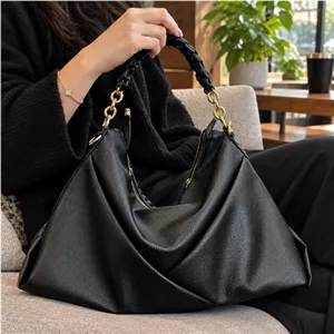کیفزنانه دوشی  مدل دو زیپ چرم مشکی با تخفیف ویژه
