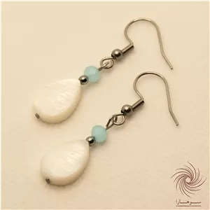 گوشواره آویز با مهره آبی روشن و صدف