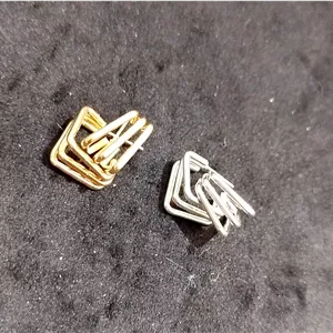 گوشواره سه حلقه مربعی سایز کوچک طلایی و نقره‌ای مجلسی زنانه حلقه ای مینیمال جنس استیل آبکاری رادیوم رنگ ثابت از برند زارا اروپا