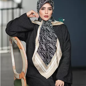 روسری طرح  هرمس مشکی حاشیه کرم