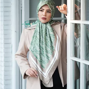 روسری طرح هرمس حروف سبز کرم