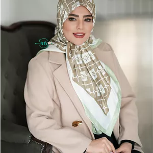 روسری طرح  دیور مربعی کرم سبز