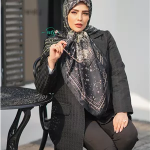 روسری ابریشم ژاکارد دیور طرح کهکشان مشکی کرم تیره