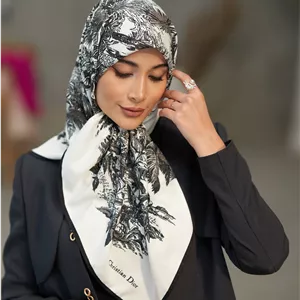 روسری ابریشم طرح دیور 5302 سفید مشکی