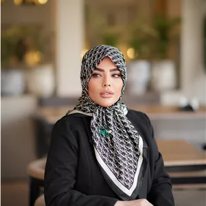 روسری ابریشم طرح دیور مشکی کرم روشن