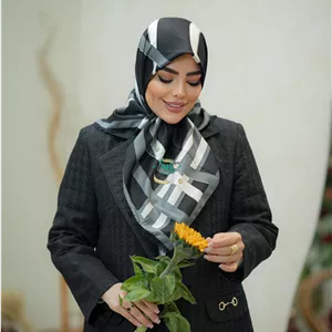 روسری ابریشم طرح کمربندی هرمس مشکی طوسی