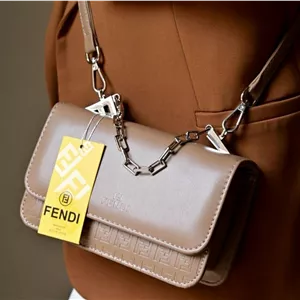 کیف کوچک زنانه طرح فندی دسته زنجیری