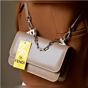 کیف کوچک زنانه طرح فندی دسته زنجیری