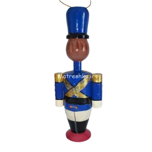 آدمک چوبی و فندق شکن 5