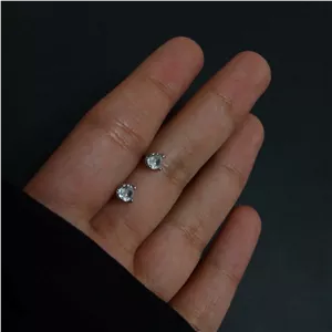 گوشواره میخی نقره مدلنگینی سایز متوسط نقره 925 عیار 
