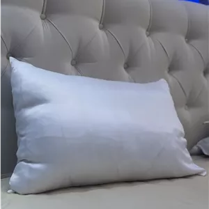 روبالشی زیپ دار ساتن سفید