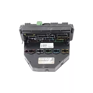 جعبه فیوز داخل موتور بنز E300 اتاق W212
