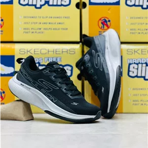 اسکیچرز مکس کوشن مستر کوالیتی 