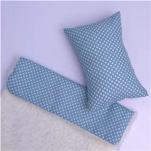 بالشت و پتو آبی خالدار