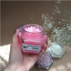شمع معطر هدیه روز معلم و دختر در شیشه های دربدار و خوشرنگ و زیبا با سوخت بالا و کیفیت عالی انتخاب عطر با شما خانمان مدل 330791