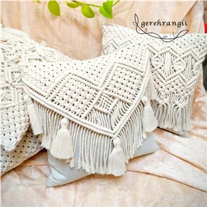کوسن مکرومه سایز40 پارچه مخمل مبلی طرح عروس خانمان مدل 359374
