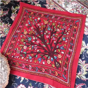 پته دوزی،تابلو پته دوزی،رومیزی پته دوزی،صنایع دستی دست دوز سنتی،هدیه برای گردشگر و توریست،سوغات کرمان،تابلو دست دوز سنتی خانمان مدل 363353 