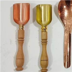 قاشق آجیل مسی زنجان با رنگ ثابت و دسته چوبی خانمان مدل 339747