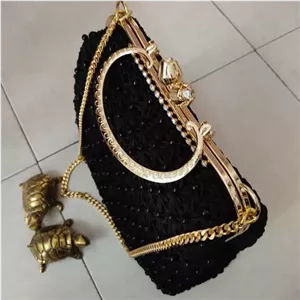 کیف مکرومه مروارید دوخته شده بسیار شیک و مجلسی خانمان مدل 362338
