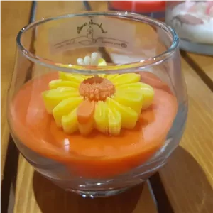 شمع دست ساز شات شیشه ای خمره ای کوچک بابونه خانمان مدل 332484