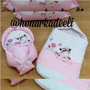 ست قنداق نوزادی یا کیسه خواب و آغوشی طرح دختر خانمان مدل 327871