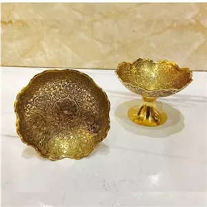 پیاله برنجی هندی پیاله برنزی قطر 10 سانت مدل لبه قلعه طرح طاووس با سطح کیفیتی درجه یک بسیار زیبا و مناسب استفاده دائم خانمان مدل 341085