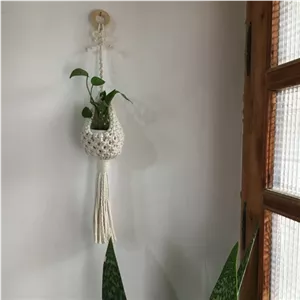 آویز گلدان مکرومه مدل خمره ای، رنگ شیری خانمان مدل 360891