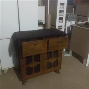 دارای جای چرخ خیاطی و میز اتو این محصول در رنگ های قهوه ای و سفید موجود میباشد خانمان مدل 316215