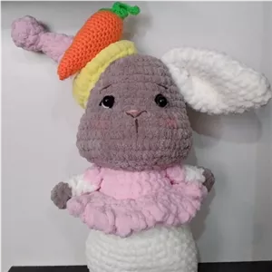 عروسک خرگوش یه گوش نمکی🥰بافته شده با کاموا مخملی ترک در حدود 30 تا 35 سانت ،قابل سفارش در رنگهای دلخواه😊 خانمان مدل 374171
