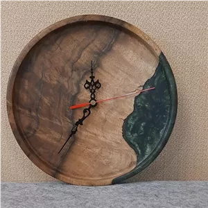 ساعت چوبی و رزین رنگ یشمی خانمان مدل 341389
