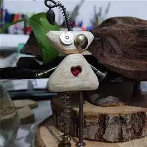 ربات چوبی دست ساز فانتزی تزئینی رومیزی با پایه قابل برداشت خانمان مدل 374591