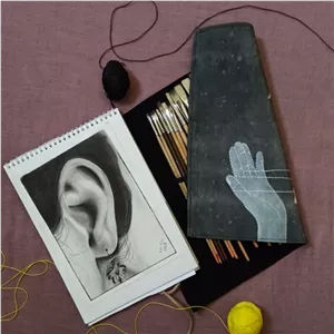 جامدادی رولی سایز بزرگ گلدوزی و طراحی شده مناسب مداد وقلمو خانمان مدل 366896