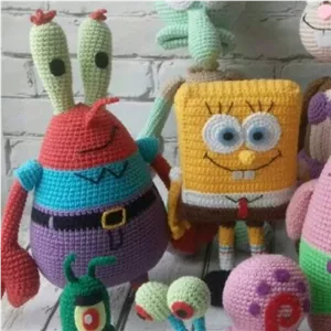 عروسک بافتنی باب اسفنجی،شخصیت کارتونی،کارتون باب اسفنجی، 18 سانتی متر،بافتی تمیز و حرفه ای خانمان مدل 368101