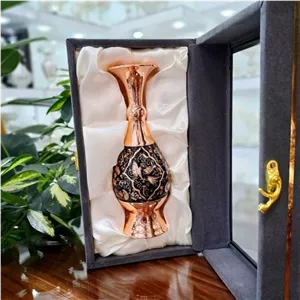 گلدان مسی الماس تراش به همراه باکس هدیه خانمان مدل 338977