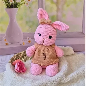 عروسک خرگوش مخملی صورتی .از جنس کاموای ترک خانمان مدل 367421