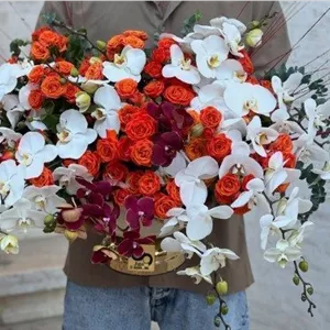 تحویل جام گل در نمایشگاه تهران صنعت از نزدیک ترین گل فروشی 5531