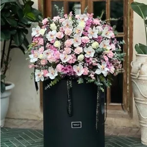 تحویل جام گل در نمایشگاه تهران کامیون از نزدیک ترین گل فروشی 5571