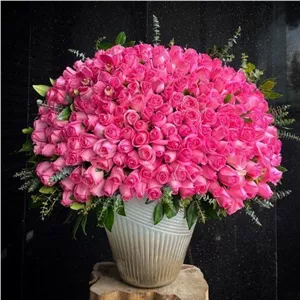 تحویل جام گل در نمایشگاه تهران کاشی و سرامیک از نزدیک ترین گل فروشی 5569