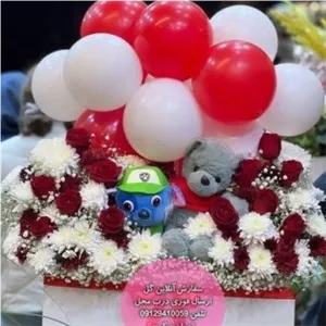 دسته گل و کیک تولد با تم تولد کودکانه ساده