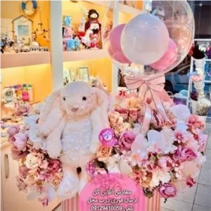 دسته گل و کیک تولد برای تولد ساده بچه‌گانه