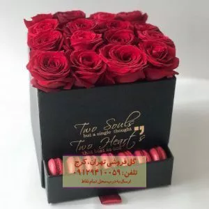 باکس گل شیک ولنتاین برای مرد جوان در گلفروشی شهر زیبا